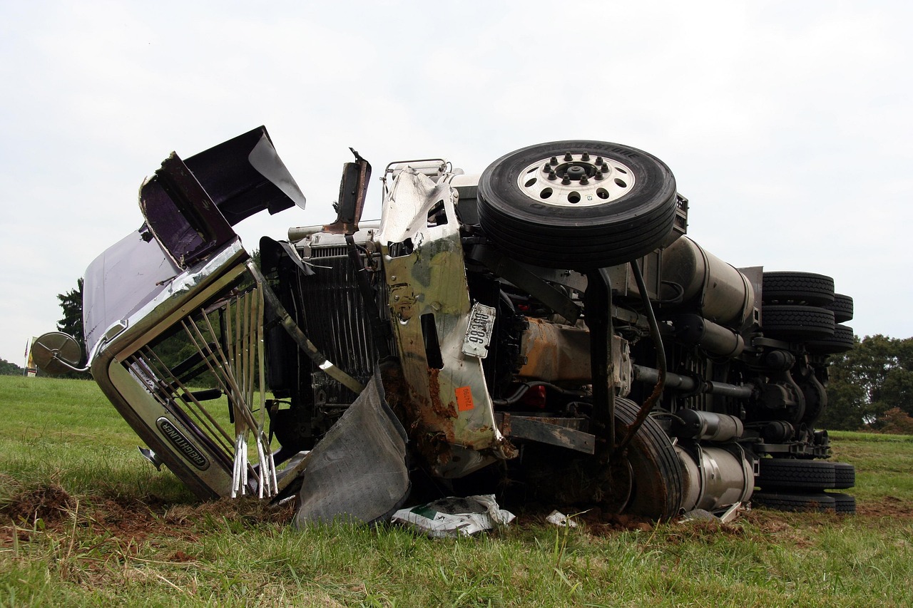 semi, accident, crash, truck, dangerous, semi truck, big truck, wrecked, broken, damage, accident, semi truck, semi truck, semi truck, semi truck, semi truck